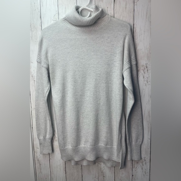 Old Navy Gray Crewneck Sweater size medium - Picture 1 of 9